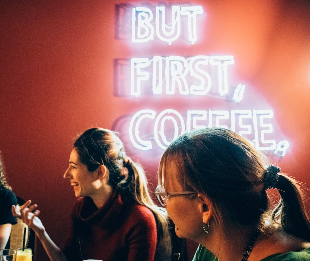 An afternoon with friends at café Aviator in Belgrade © Marion Dautry